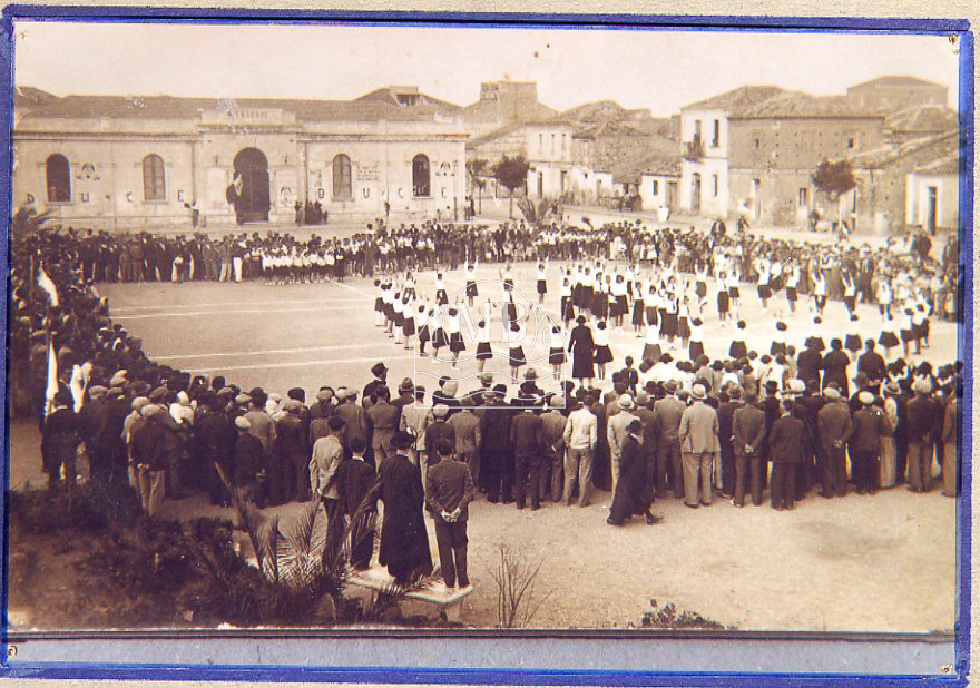 Saggi ginnici Balilla in piazza C. Costanzo